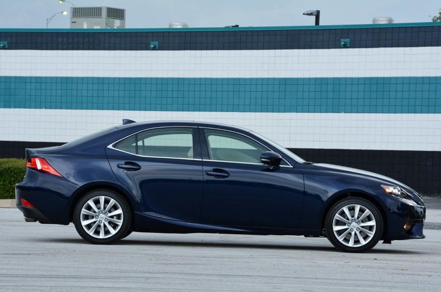  Lexus IS350 2014 года  (фото 37 из 42)